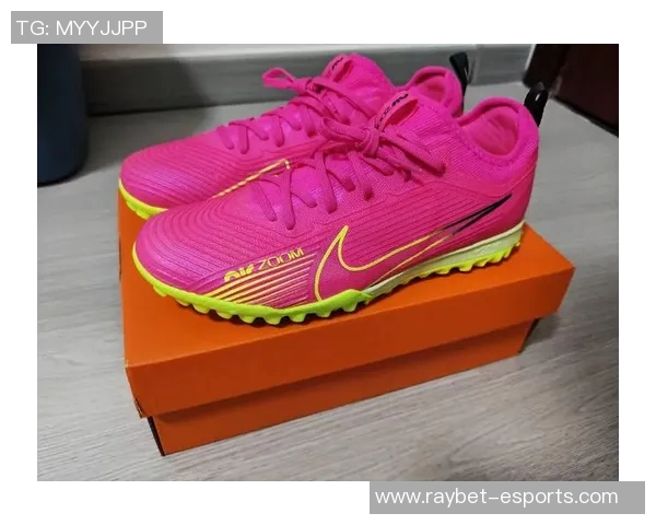 精选足球鞋碎钉球星同款推荐助力提升竞技表现与舒适体验