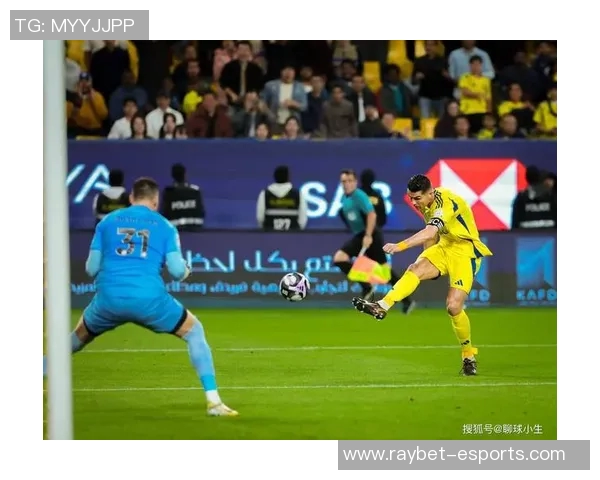 足球巨星激情对决扑克牌赛场 谁能笑到最后点燃竞技火花 足球巨星激情对决扑克牌赛场 谁能笑到最后点燃竞技火花